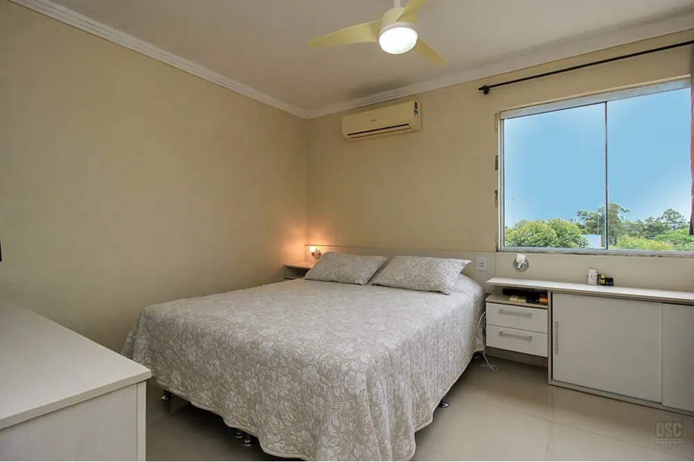 Casa para venda no bairro Guarujá em Porto Alegre