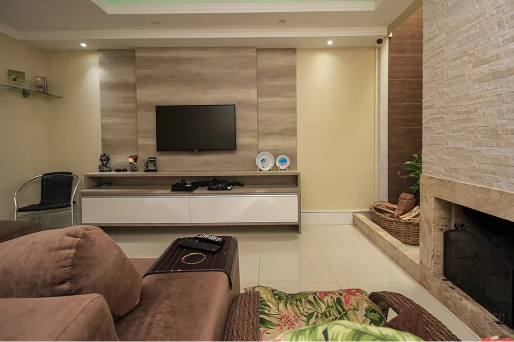 Casa para venda no bairro Guarujá em Porto Alegre