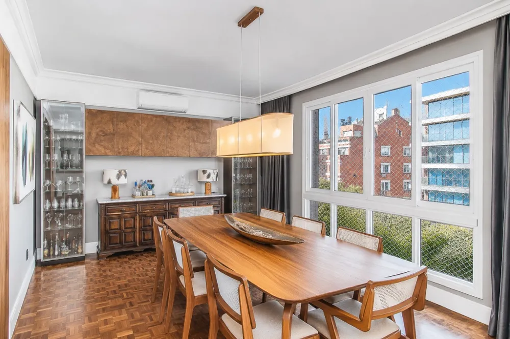 Apartamento para venda no bairro Moinhos de Vento em Porto Alegre