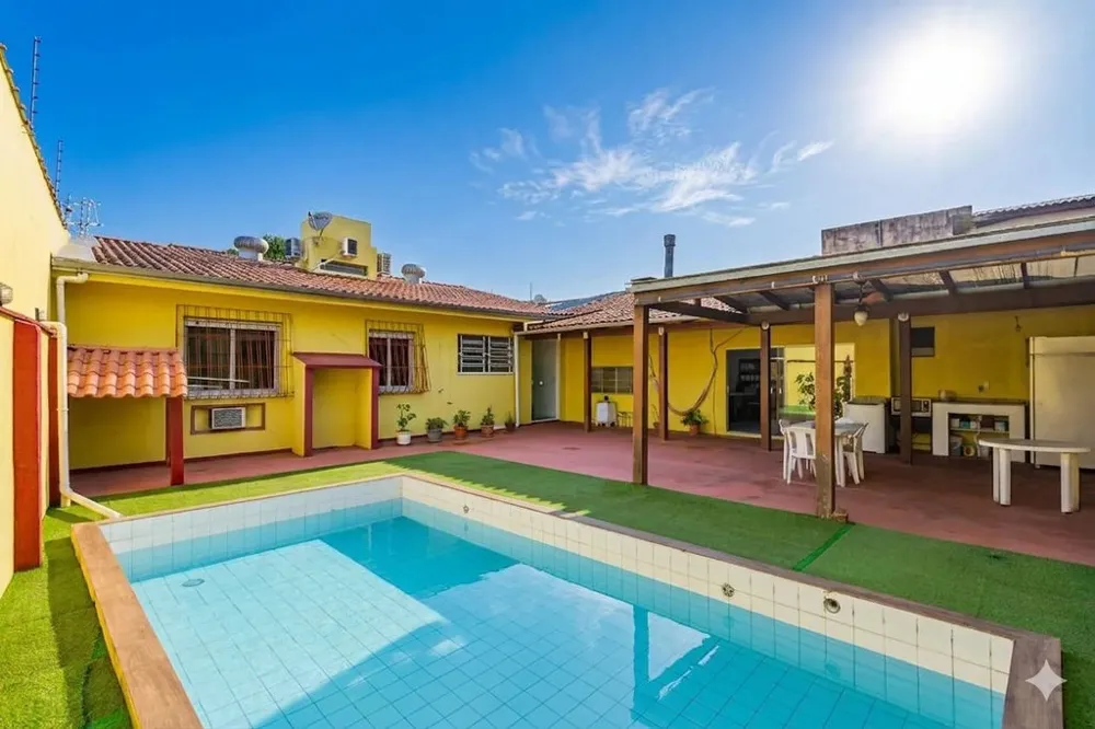 Casa para venda no bairro Partenon em Porto Alegre