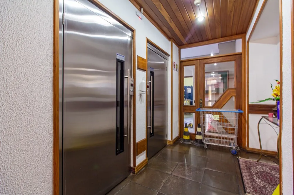 Apartamento para venda no bairro Passo da Areia em Porto Alegre