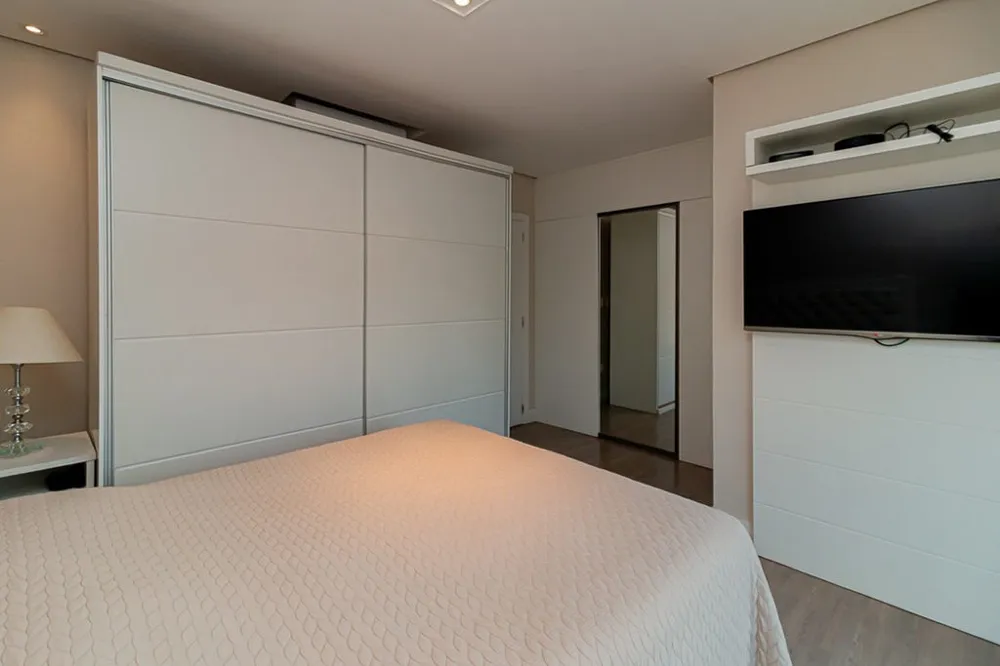 Casa para venda no bairro Guarujá em Porto Alegre