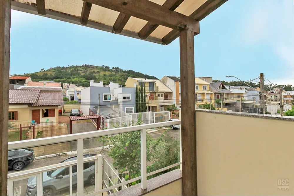 Casa para venda no bairro Guarujá em Porto Alegre