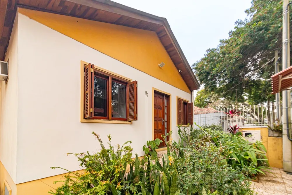 Casa para venda no bairro Vila Ipiranga em Porto Alegre