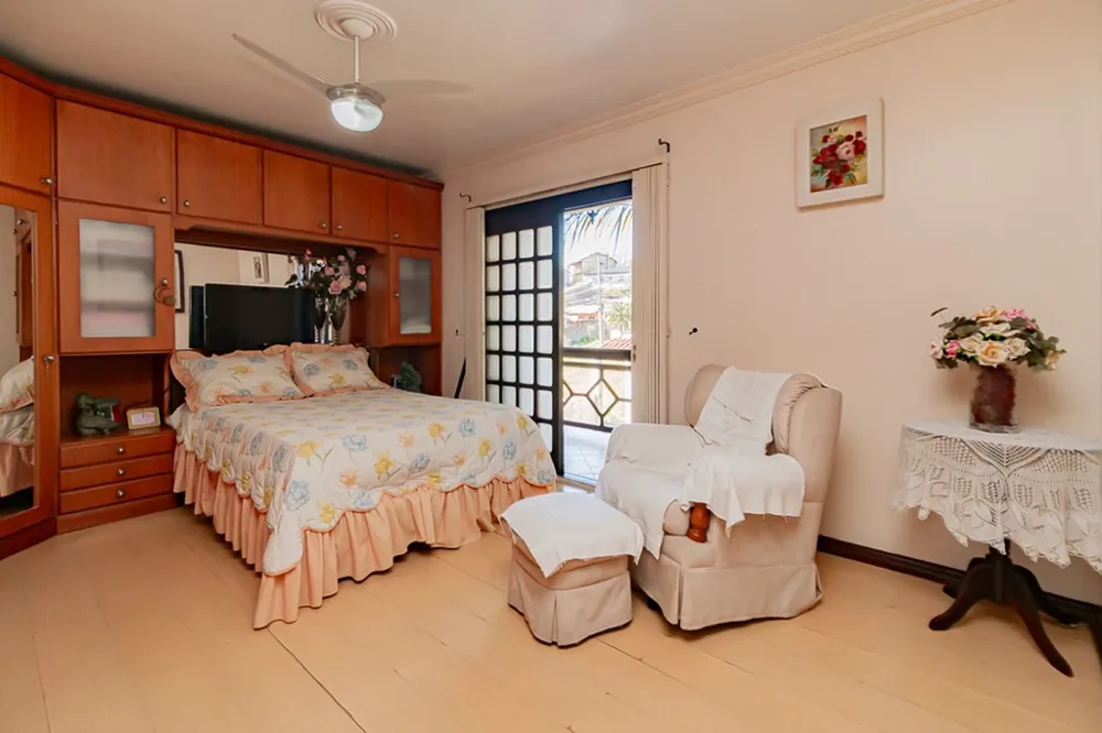 Casa para venda no bairro Jardim Itu Sabará em Porto Alegre