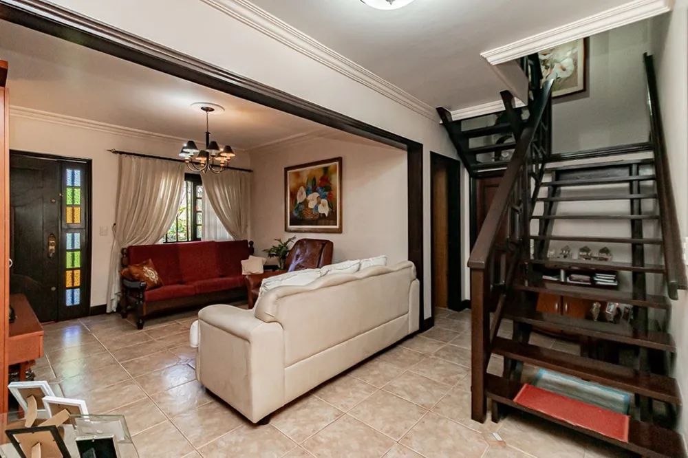 Casa para venda no bairro Jardim Itu Sabará em Porto Alegre