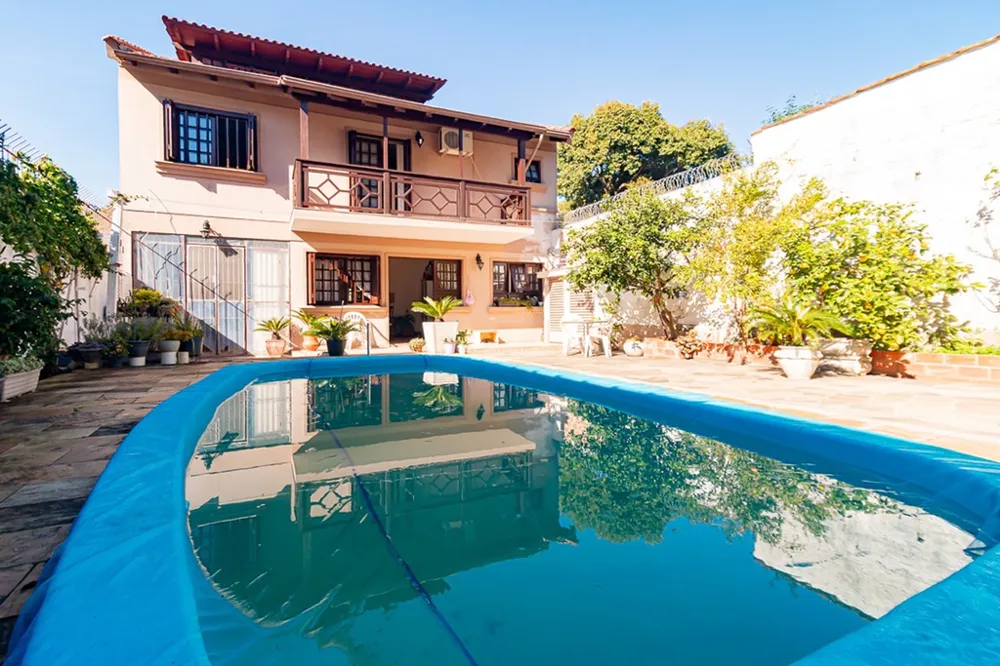 Casa para venda no bairro Jardim Itu Sabará em Porto Alegre